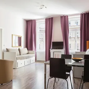 Hotel Royal Court Legerova ***
